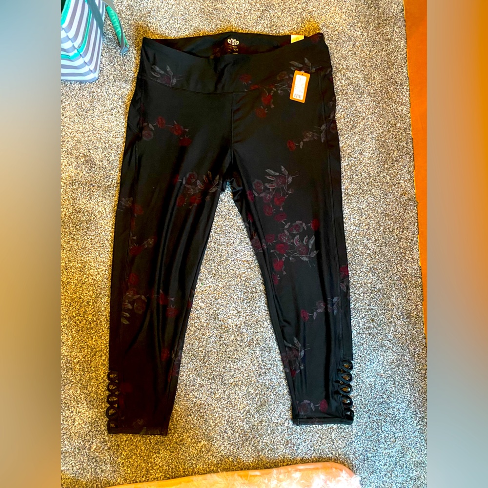 Women’s Maurices leggings, size 2, brand new with tags